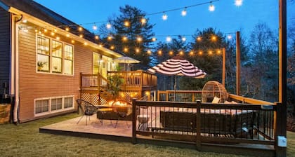 Resort-style home w/ heated pool, hot tub, arcade