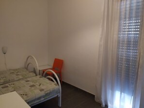 2 bedrooms, iron/ironing board - Appartamento al Primo Piano per Famiglie a 50 mt dal Mare e 400 dal Centro (Castiglione della Pescaia)