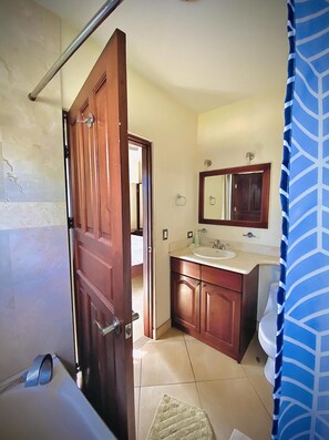 Apartment | Bathroom | Combined shower/bathtub, deep-soaking bathtub, hair dryer, towels - Beautiful 2-bed Apartment Near Tamarindo (Tamarindo)