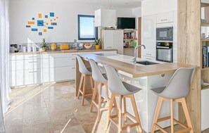 Réfrigérateur, four, plaque de cuisson, lave-vaisselle