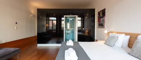 1 bedroom, bed sheets