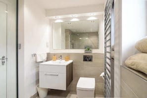 Shower, hair dryer - Amazing City Centre Home (Derby)