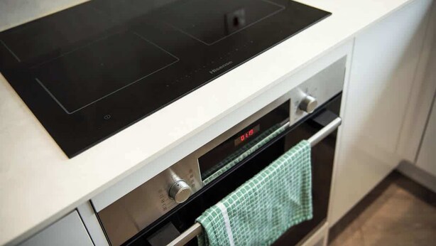 A modern kitchen with an induction cooktop and a built-in oven. - Amazing City Centre Home  (Derby)