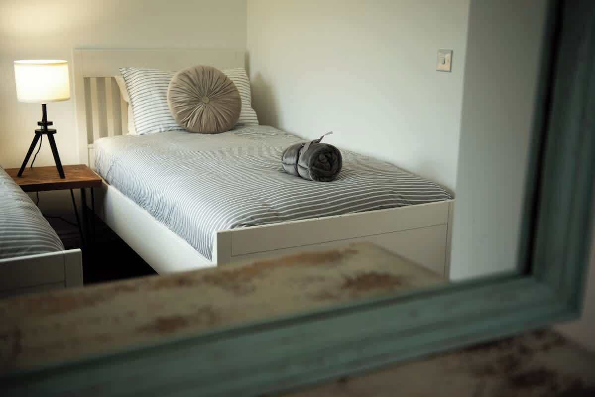 4 habitaciones, tabla de planchar con plancha y wifi 