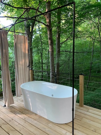Outdoor spa tub. Wildwood-Magical Dome Home in the Forest!