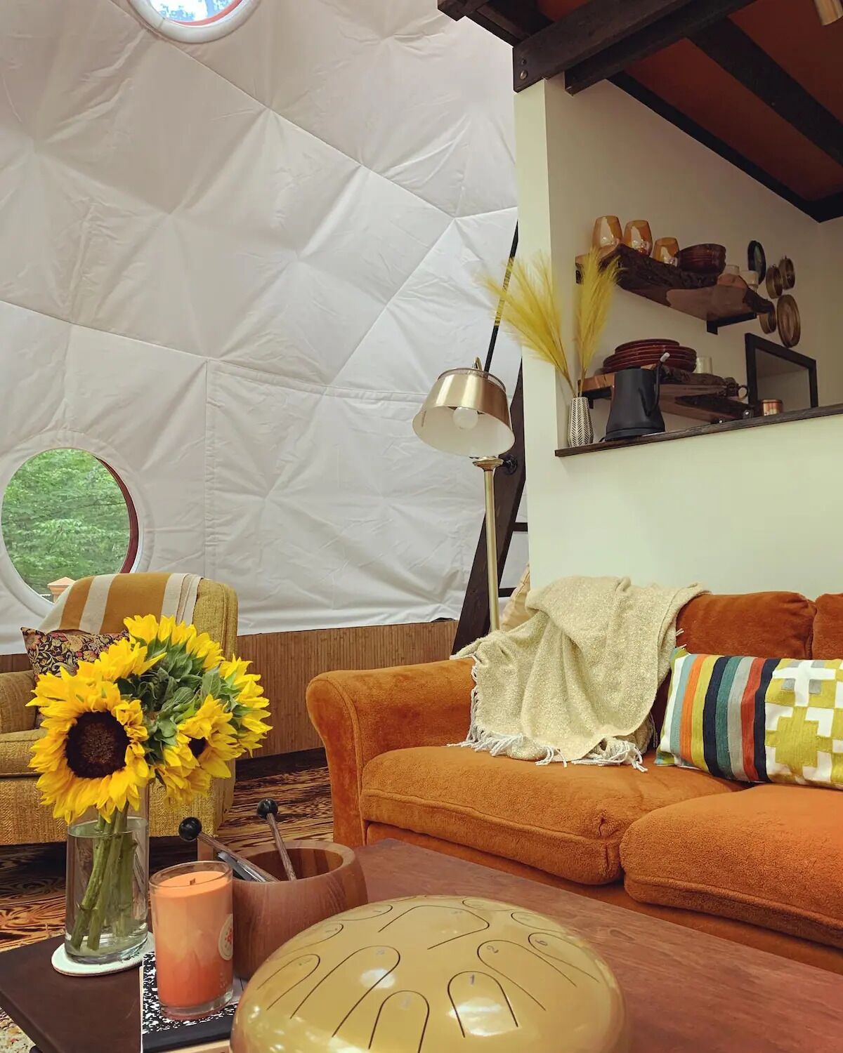 壁爐、書籍、音樂庫