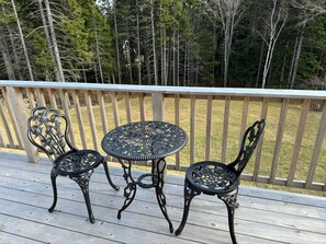 Outdoor dining - Begin your adventure on Mount Desert Island with Maine's premier vacation destination! "Tide Song" (West Tremont)