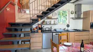 Réfrigérateur, micro-ondes, four