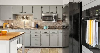 NDU Getaway: Movie/Game Room - Backyard