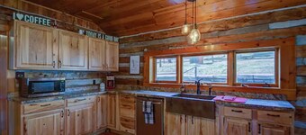Cozy cabin in the Black Hills. Pet friendly!