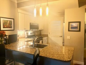Private kitchen - Cozy downtown apartment near the National Mall! (Washington)