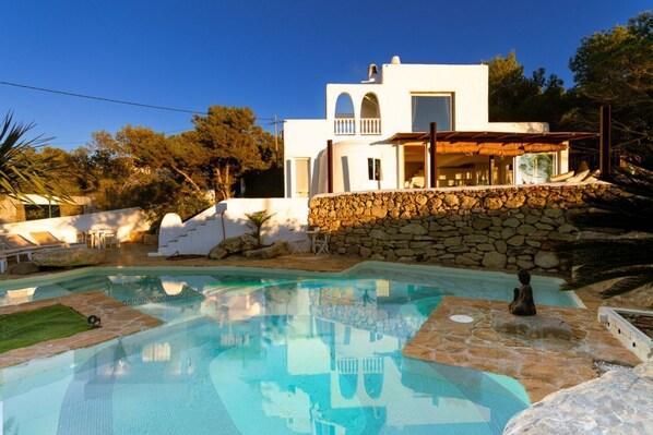 Pool - Villa in Cala Salada area with Amazing Sunset View (Sant Antoni de Portmany)
