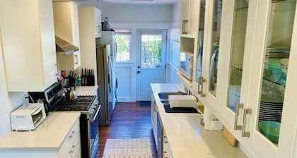 Bebedeux - Charming & Clean Classic in the Fab 40s