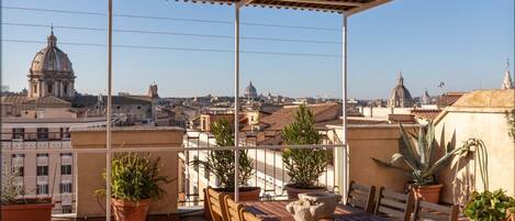 تناول الطعام بالخارج