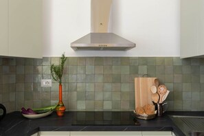 Réfrigérateur, four, cafetière/bouilloire