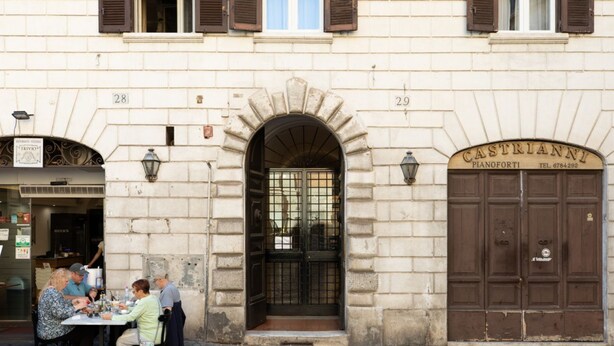 Outdoor dining - iFlat | Trevi Fountain's roomy&friendly apartment (Roma)