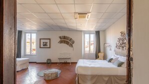 4 bedrooms, iron/ironing board, WiFi, bed sheets - iFlat | Trevi Fountain's roomy&friendly apartment (Roma)