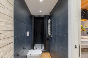 Dusche, Haartrockner, Bidet