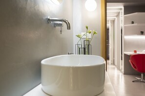 Bathroom - iFlat | Glass and Stone Loft (Roma)