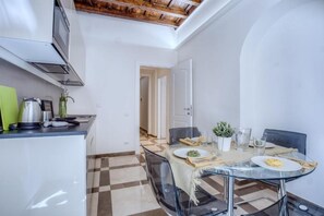 Dining - iFlat | Trevi's Sweet Paradise (Roma)