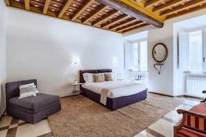 1 dormitorio, tabla de planchar con plancha, wifi y ropa de cama