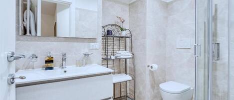 Bruser, hårtørrer, bidet