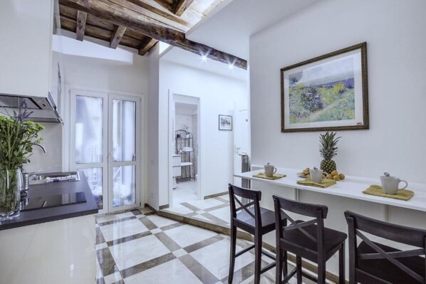 Fridge, microwave, coffee/tea maker, toaster - iFlat | Trevi's Stylish Paradise (Roma)