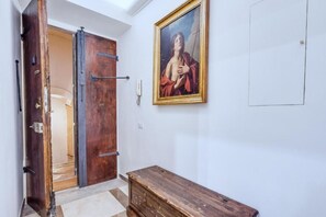 Interior - iFlat | Trevi's Stylish Paradise (Roma)