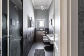 Dusch, hårtork och bidé