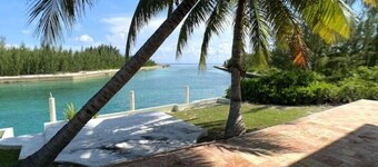 6br/5b Beautiful Waterfront Lux Home w/ Ocean View
