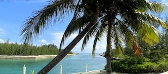 6br/5b Beautiful Waterfront Lux Home w/ Ocean View
