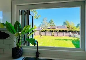 Interior - The Alice - cosy art-cottage (Mittagong)