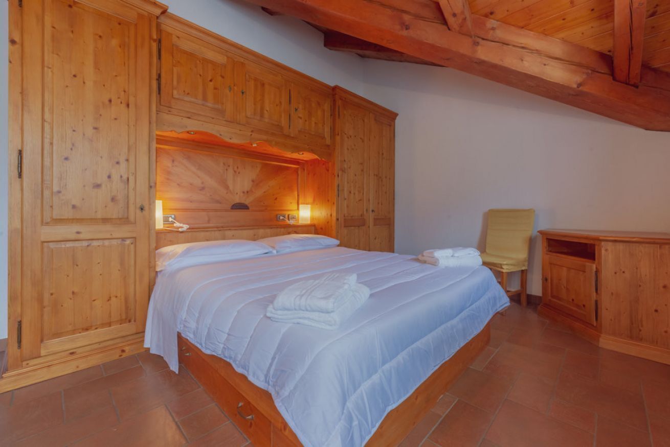 2 bedrooms, iron/ironing board, WiFi