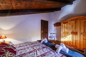 2 quartos, ferros/tábuas de passar roupa, Wi-Fi, roupa de cama