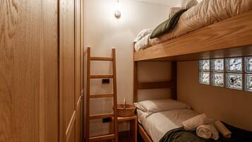 1 Schlafzimmer, BĂŒgeleisen/BĂŒgelbrett, BettwĂ€sche