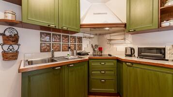 KĂŒhlschrank, Ofen, Herdplatte