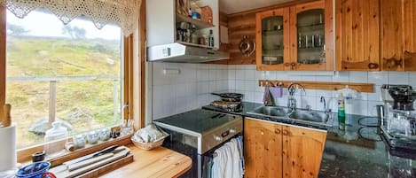 Fridge, dishwasher, coffee/tea maker