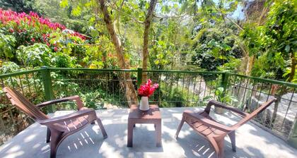 Pet Friendly Studio Next to the River, Mountain View, Wifi, Equipped Kitchen