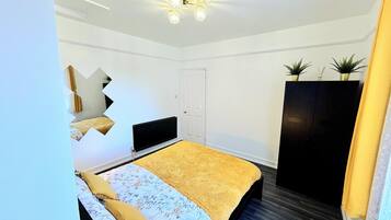 House | 1 bedroom, iron/ironing board, free WiFi, bed sheets
