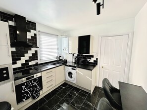 House | Private kitchen - Charming London Home for a Romantic Getaway (London)