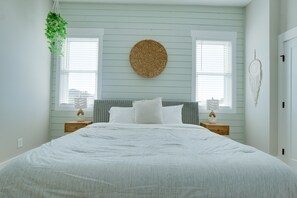 3 bedrooms, in-room safe, desk, iron/ironing board