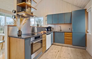 Réfrigérateur, plaque de cuisson, lave-vaisselle, cafetière/bouilloire