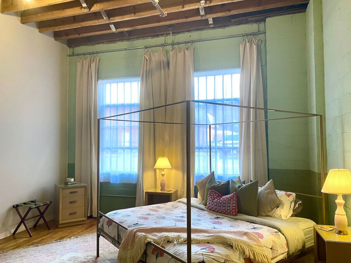 1 soverom, skrivebord, strykejern/-brett og wi-fi (inkludert)