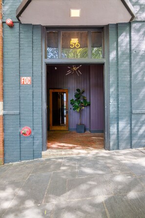 تفاصيل الفندق من الخارج