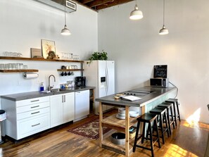 Frigorífic, microones, forn i placa de cuina