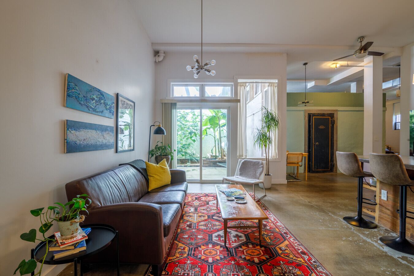 Tv, bøger, stereoanlæg