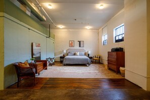 2 bedrooms, desk, iron/ironing board, WiFi - Downtown Lynchburg, Vault Loft, 1,500 sq. ft., Va (Lynchburg)