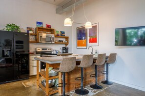 Fridge, microwave, oven, stovetop - Downtown Lynchburg, Vault Loft, 1,500 sq. ft., Va (Lynchburg)