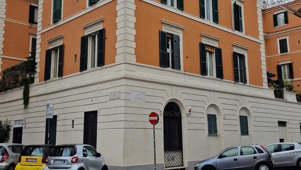 A multi-story building with a classic architectural style, featuring a prominent corner entrance and uniform window design. - DOMVS Ginori,Testaccio (Roma)