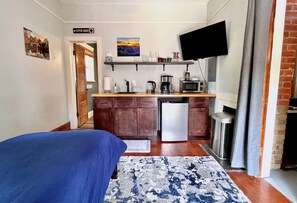 WiFi, bed sheets - The Hideaway at Aspen and Park Historic Homes (Flagstaff)